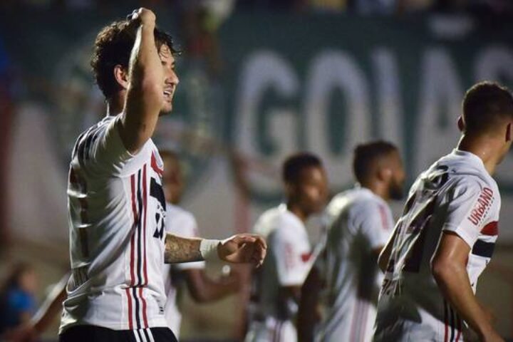 Com gols de Pato e Toró, São Paulo derrota o Goiás no Serra Dourada