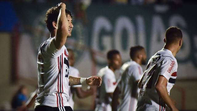 Leia mais sobre o artigo Com gols de Pato e Toró, São Paulo derrota o Goiás no Serra Dourada