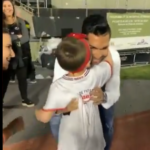 Torcedores ilustres! Petros e Larissa marcam presença e se encontram no Morumbi