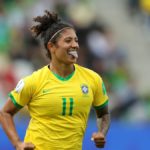 Chama a Cris? Torcedores pedem para Cuca escalar a atacante do futebol feminino