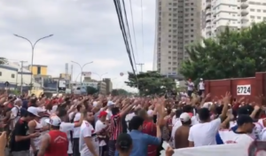 Leia mais sobre o artigo Cerca de 400 torcedores protestam contra Leco, Raí e jogadores