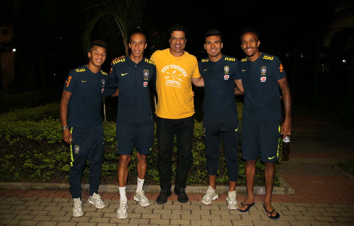 Leia mais sobre o artigo Seleção brasileira treina no CT da Barra Funda, ex-são paulinos, Daniel Alves e Tite ganham camisa