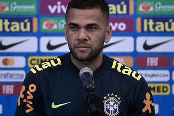 Daniel Alves reforça coração são-paulino, e fala de jogar no Brasil só futuramente