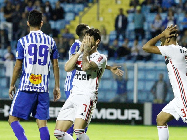 Leia mais sobre o artigo Segunda Tricolor: Assim nem a parada dá jeito