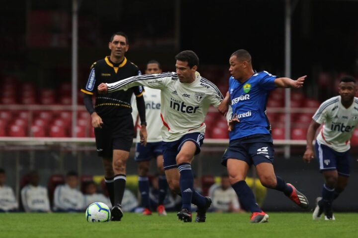 Com gols de Pato, Tchê Tchê e Vitor Bueno, São Paulo bate Cuiabá em jogo-treino