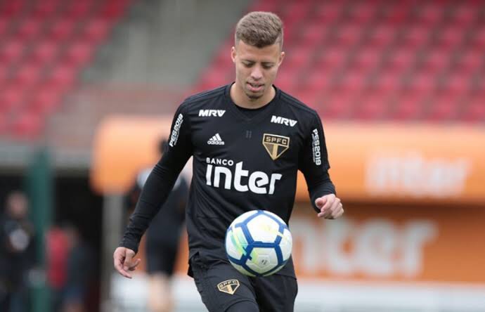 Leia mais sobre o artigo Após boa temporada em Portugal, Lucas Fernandes volta ao São Paulo e busca oportunidades