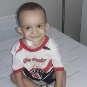 Read more about the article Pato e Rebeca Abravanel bancam cirurgia de menino com doença rara