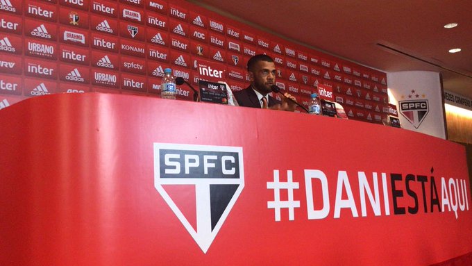 Leia mais sobre o artigo Com discurso firme, Daniel Alves é apresentado e ressalta que o São Paulo contratou um torcedor