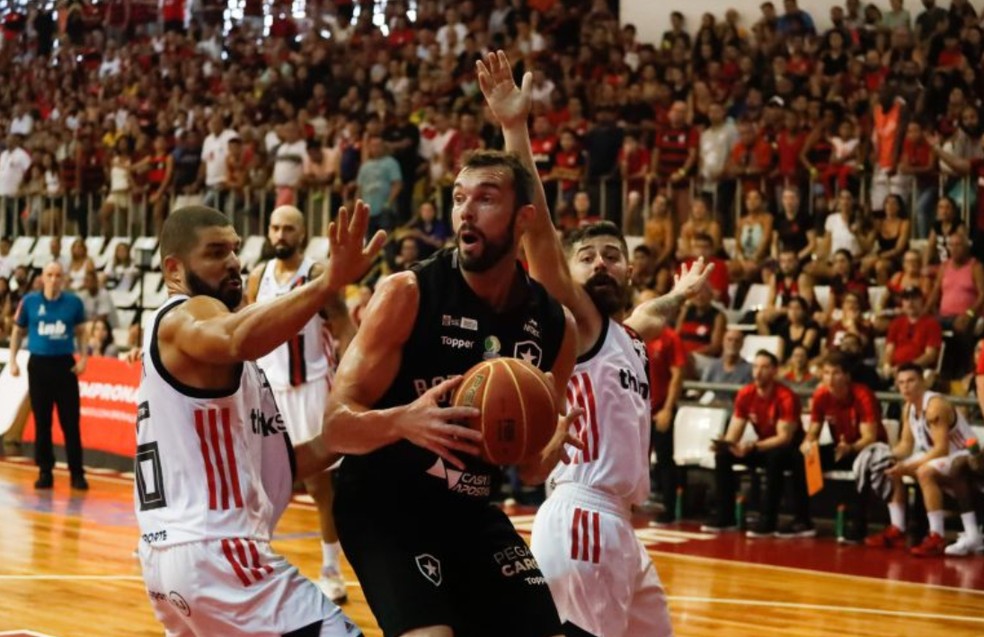 Leia mais sobre o artigo São Paulo contrata pivô Murilo Becker para a disputa do NBB