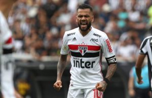 Read more about the article Daniel Alves ressalta: “O São Paulo tem no elenco mais jogadores que torcem pro time”