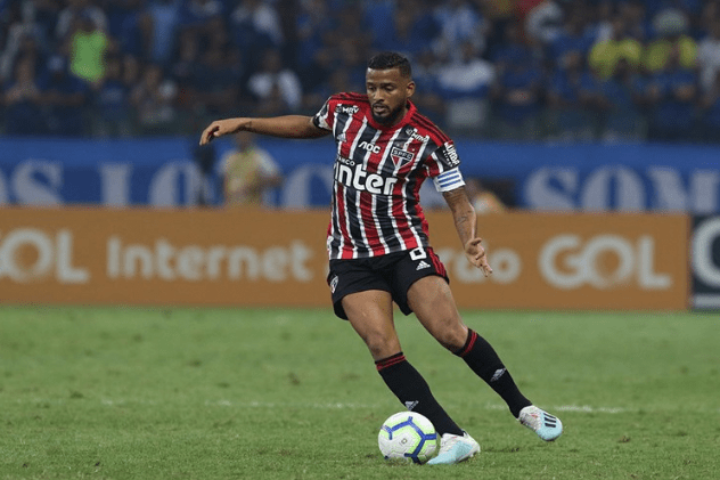 Desfalque contra Avaí! Reinaldo recebeu terceiro amarelo, explicou confusão e ‘crítica’ árbitro