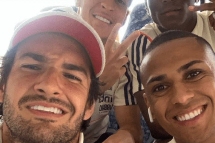 Diniz relaciona 23 atletas para confronto direto contra o Grêmio