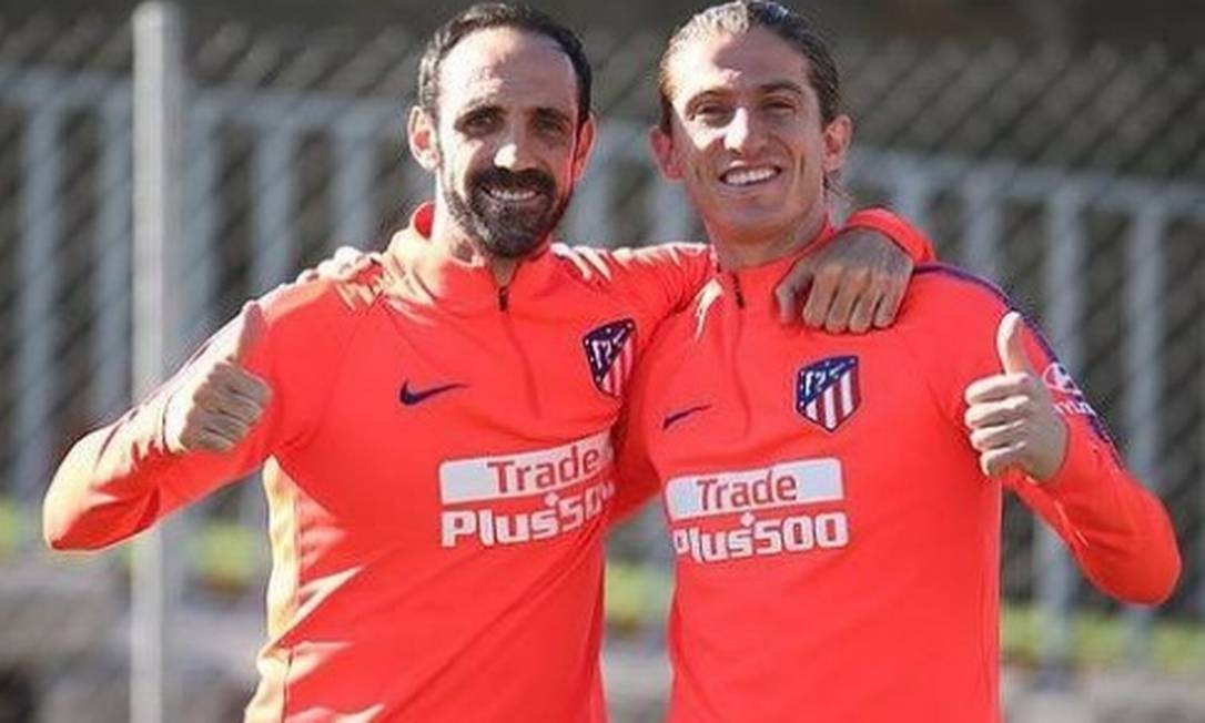 Leia mais sobre o artigo Juanfran revela papo com Filipe Luis: “Falei que esse ano foi dele, e o próximo será meu”