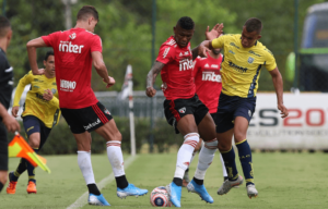 Read more about the article São Paulo goleia Caldense em jogo-treino; Diniz esboça titulares e reservas