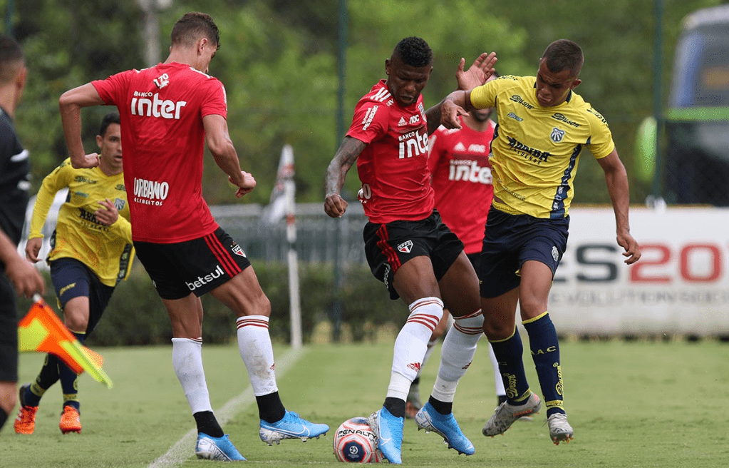 Leia mais sobre o artigo São Paulo goleia Caldense em jogo-treino; Diniz esboça titulares e reservas
