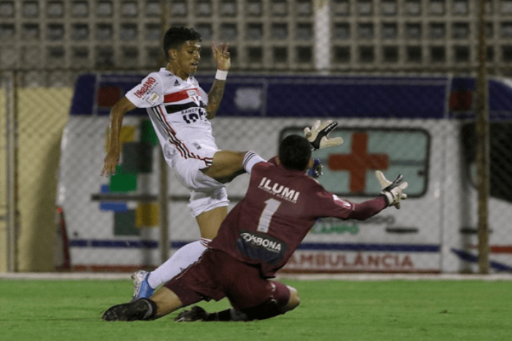 Com dois gols no fim, São Paulo bate Santa Cruz e está nas oitavas da Copinha 2020