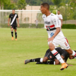 Jovem lateral renova contrato e é emprestado para o Red Bull