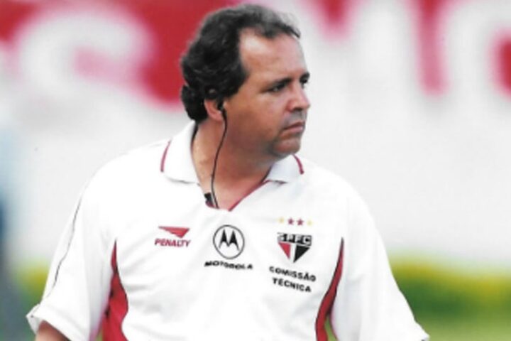 Técnico que lançou Kaká e Luís Fabiano e foi campeão do Rio-SP em 2001, é internado com tumor