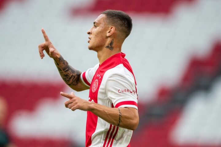 Antony estreia com dois gols pelo Ajax