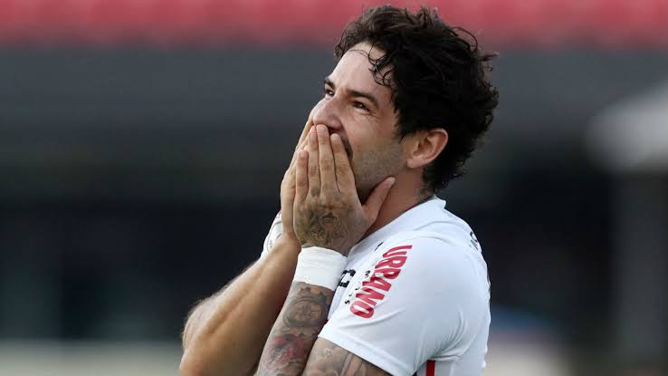 Leia mais sobre o artigo São Paulo pode negociar Alexandre Pato; Atlético-MG teria interesse