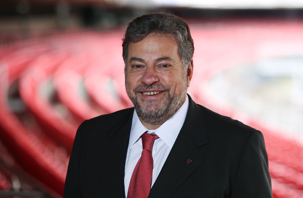Leia mais sobre o artigo Casares supera Natel e é o novo presidente do São Paulo nos próximos três anos