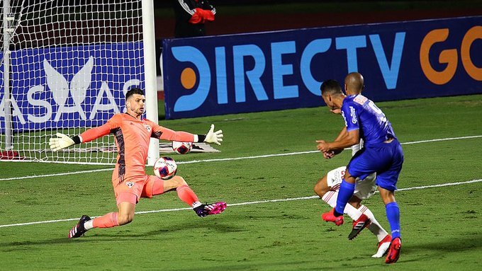 Tiago Volpi se destaca e São Paulo vence Santo André no Morumbi