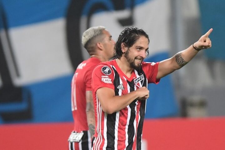 Benitez comanda imponente São Paulo em goleada na estreia da Libertadores