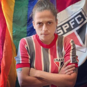 Leia mais sobre o artigo Como é conviver entre o futebol e a homofobia?