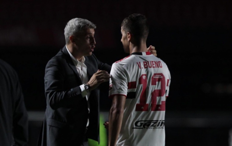 Leia mais sobre o artigo Vitor Bueno elogia goleiro, Crespo critica calendário e evita falar de Hernanes