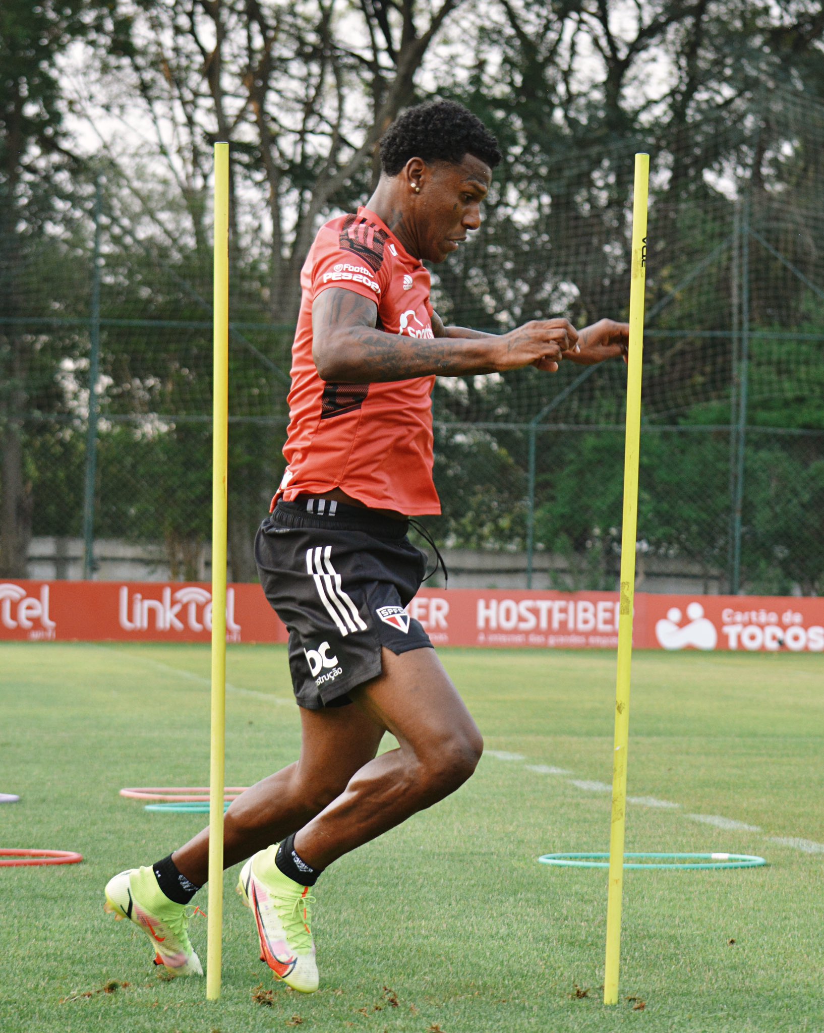 Leia mais sobre o artigo Arboleda pode ser a novidade do São Paulo contra o Fortaleza