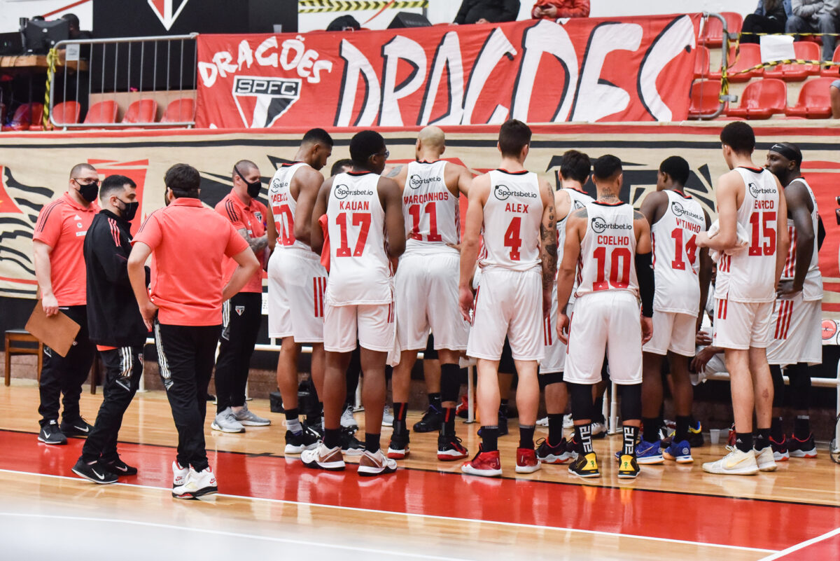 Leia mais sobre o artigo Giro Pela Cesta #2: Primeiros jogos do tricolor no NBB, Caboclo e mudança de treinador