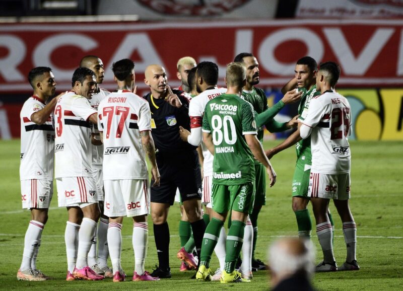 Leia mais sobre o artigo São Paulo viaja para Chapecó em busca da sua primeira vitória contra recém promovidos à série A do Brasileirão 2021