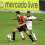 Dois pontos do Z-4, São Paulo reencontra Hernanes no duelo de desesperados