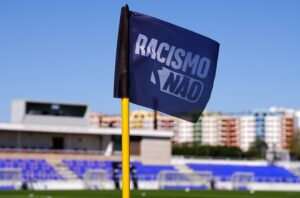 Read more about the article Violência e Racismo! Está acabando o futebol para a Família?