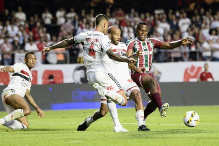 São Paulo e Fluminense empatam em bom jogo no Morumbi