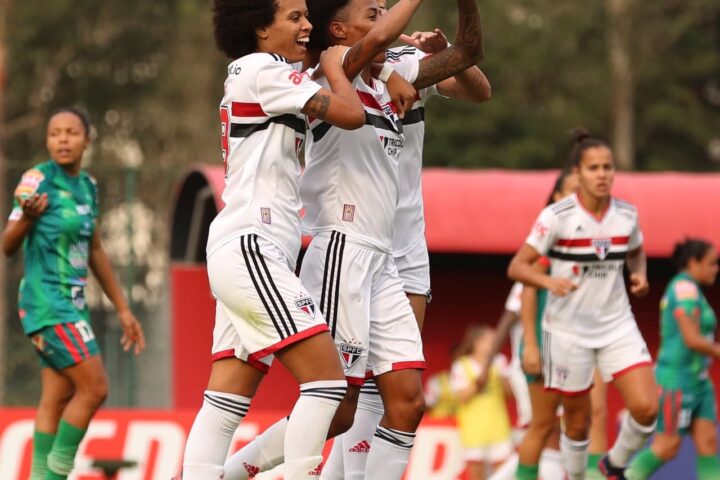 Carol: dois gols e destaque! O São Paulo vence no Paulista