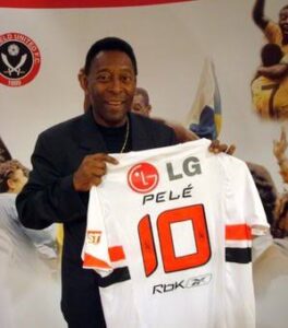 Leia mais sobre o artigo Pelé e o São Paulo: retrospecto e histórico do Rei contra o Tricolor