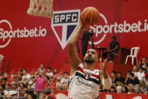 Leia mais sobre o artigo São Paulo vence o Pinheiros e está nas semifinais do NBB