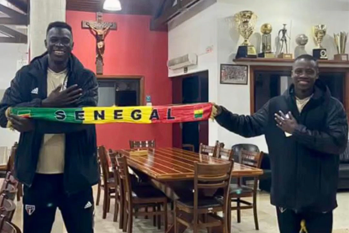 Trio senegalês do São Paulo comemora vitória de Senegal sobre o Brasil