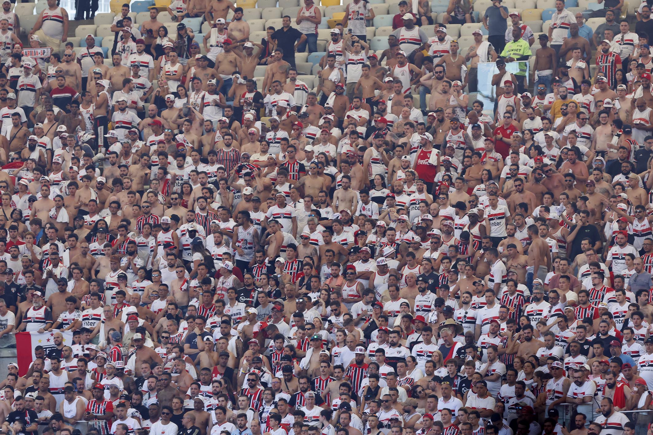Torcida do São Paulo na partida contra o Flamengo no Maracanã.