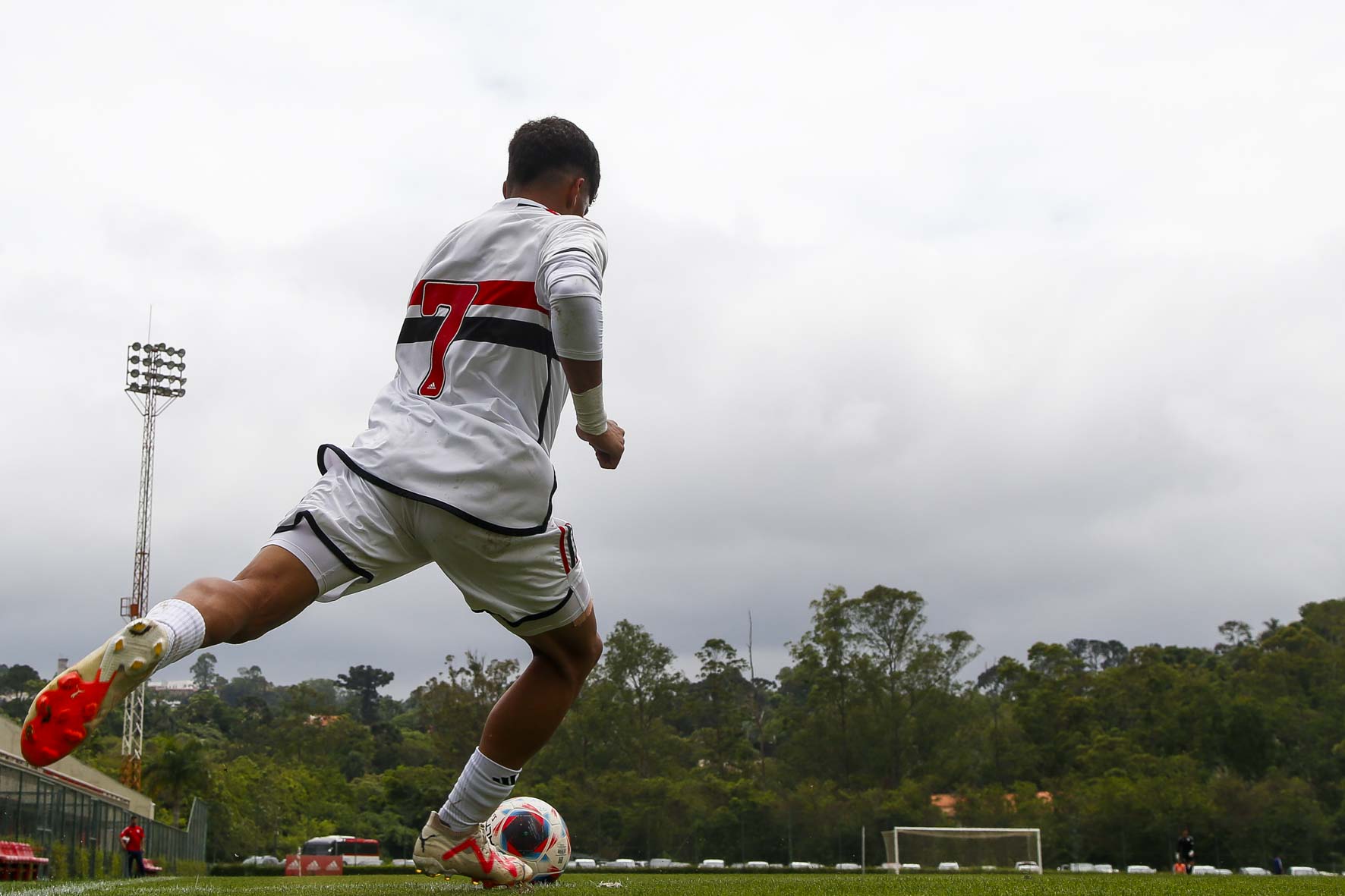 Leia mais sobre o artigo Paulista sub-17: São Paulo e Palmeiras empatam no primeiro jogo da semifinal