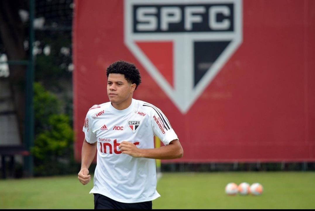 Gabriel Sara em treinamento pelo São Paulo Futebol Clube