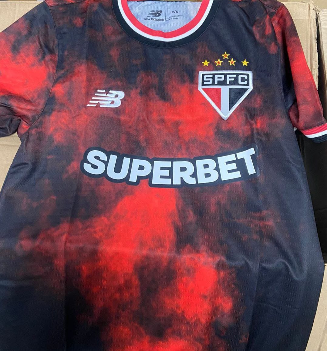 Leia mais sobre o artigo Suposta terceira camisa do São Paulo vaza e gera críticas