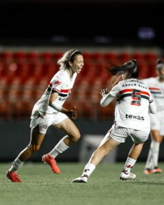 Leia mais sobre o artigo Serrana brilha e Tricolor se classifica na Copa do Brasil Feminina