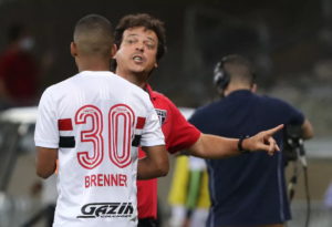 Leia mais sobre o artigo Artilheiro tem São Paulo como prioridade no retorno ao Brasil, mas Diniz pode atrapalhar