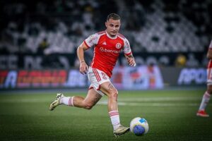 Leia mais sobre o artigo São Paulo fará oferta por volante do Inter, mas rival está na frente