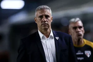 Leia mais sobre o artigo São Paulo demite o técnico Hernán Crespo e negocia com Roger Machado