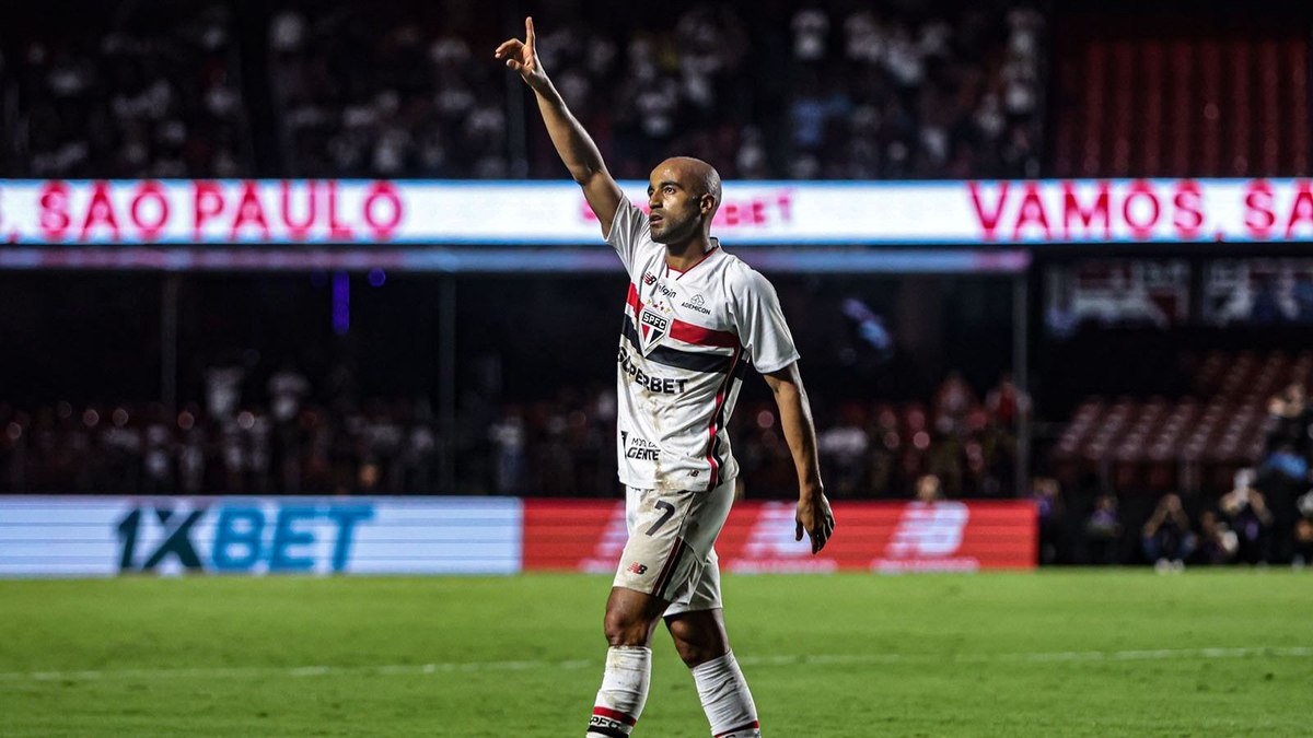 Leia mais sobre o artigo São Paulo encara Vitória no Morumbis com retrospecto positivo para se afastar da luta contra o rebaixamento